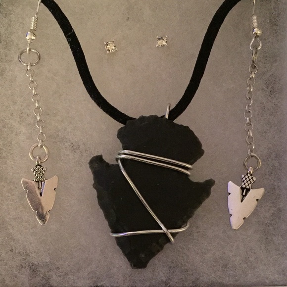 arrowhead necklace and earrings - Picture 2 of 2